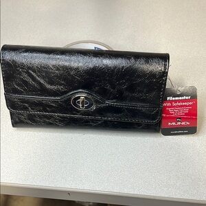 Mundi Black Leather Wallet with Secure Clasp